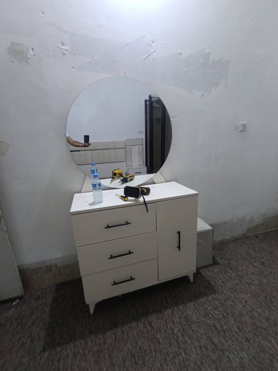 غرفه نوم للبيع نظافه 100% عبر الواتساب ***********
