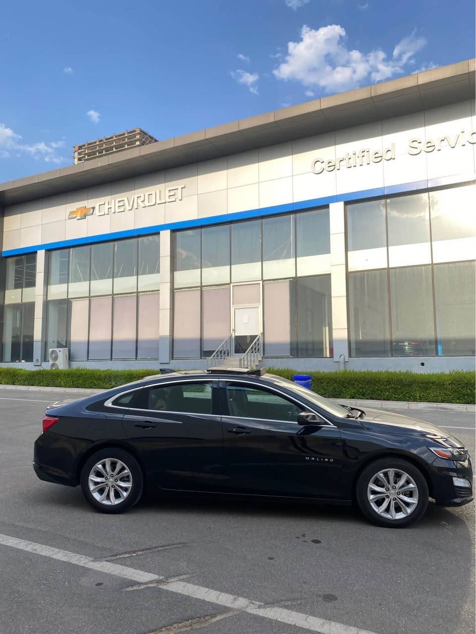 Chevrolet Malibu 2024 LT 
سيارة تجي فول مواصفات بانوراما 
محرك ١.٥ و تيربو 
ماشية ٥٥ الف ميل 
سيارة حيل نظيفة بدون ملاحضات 
ضررها فقط جاملوغ و ربع بونيد صبغ 
بدون دواخل ارباكات بس سكان مرجع سستم 
تحويل وكالةًو غرامات ب شرط 
سعرها بلاشش بلاش ب هذا الموديل 
١٢٣$ ورقة و بيها مجال خفيف 
للمزيد من المعلومات اتصل على هذا الرقم 
كورك-واتساب 
(***********) سميل, دهوك
