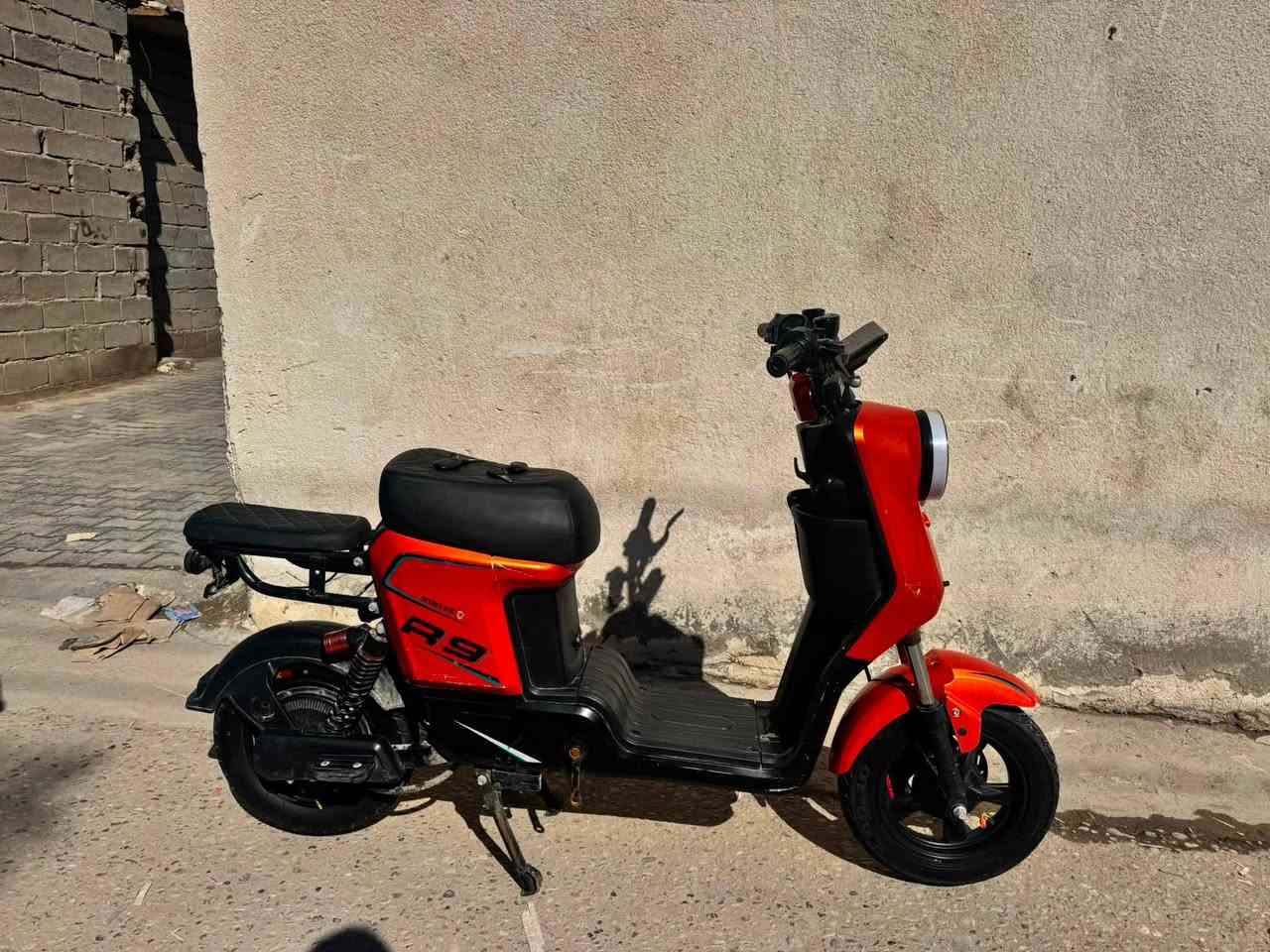 دراجه R9نضيفه جدن كلشي شغال بيها البصره المعقل 5ميل ملاحضه مابيها بطاريات سعرها200 الرقم ***********
