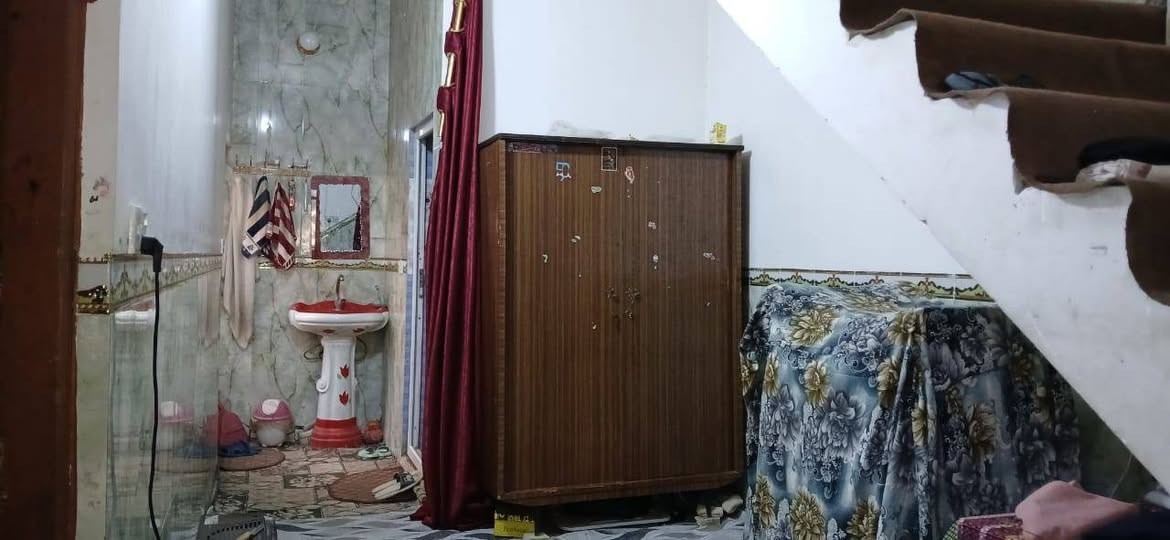 في كربلاء بيت ١٠٠م  طابق واحد كونكريت مسلح نظيف غرفه نوم استقبال صاله مطبخ طارمه صحيات ٢داخليه طابو زراعي سند ٢٥ إقرار محكمه من المالك مباشرة خدمات مجاري متوفره فرع ٥متر عرض حي الأمين شارع الحر خلف مجمع همسه يبعد ٥٠٠متر عن شارع تجاري وخط باب الحسين كوسترات ..سعر ٤٨ بي مجال وتفاوض مع صاحب البيت مباشر للاستفسار مكتب الأوس للعقار ابو سجاد*********** ابو وائل *********** كربلاء, العراق
