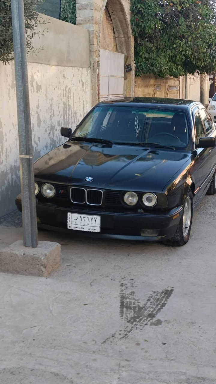 BMW 525i 1991
محرك فل 
كير اوتو 
تبريد شغال 
فتحة سقف 
كشنات جلد وغرفة ومرتبة 
سيارة بسمنا شرط التحويل 
السيارة مصبوغة عام للجمالية 
ويل صقر 
سنوية تنتهي  2028 
رقم نينوى الماني 
للاستفسار ***********
***********
