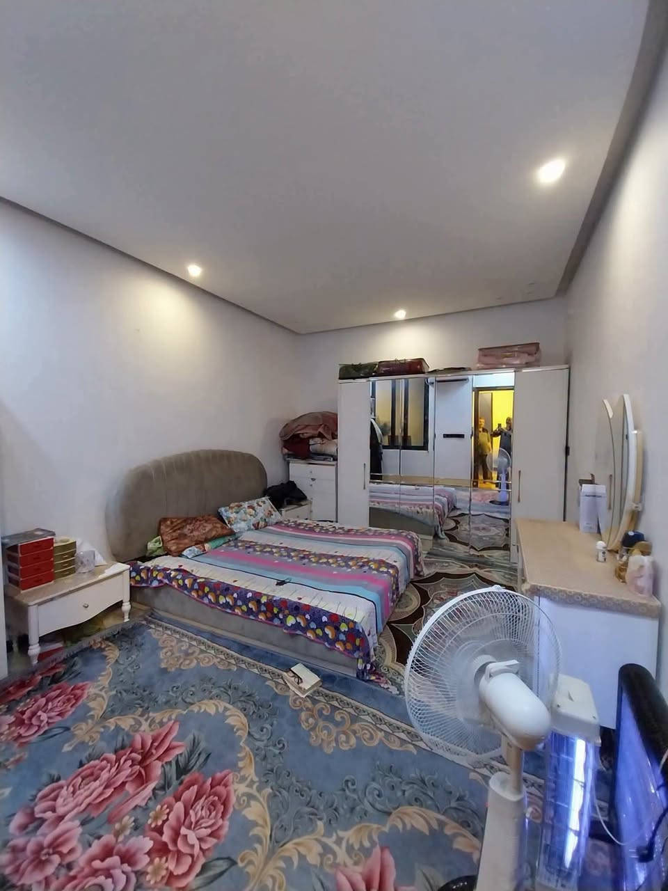 بيت للبيع مساحه ١٢٥ متر طابو صرف
حي ميسان قطاع ٣١ شارع ١٠
مجاور شارع جوهره العرب 
طابقين حديث صب كونكريت وطابوك نهروان 

الطابق الاول غرفه وصاله ومطبخ وستقبال 
وصحيات داخليه وخارجيه ومكشوفات 

الطابق الثاني غرفتين نظام سويت وصاله وصحيات 

السعر الكلي   ٢٠٠ مليون 
مطلوب اسكان  ٤١ مليون 
تدفع نقد.        ١٥٩  مليون بي مجال 

عنوان المكتب حي ميسان شارع الكيات قبل تقاطع شارع بوريات ( مكتب الخالدي للعقار )
استفسار اكثر او الاتصال
 *********** يوجد واتساب 
*********** يوجد واتساب 
ادخل على الرابط التالي واطلع على عروض حي ميسان
https://www.facebook.com/groups/392370572858358/?ref=share_group_link
