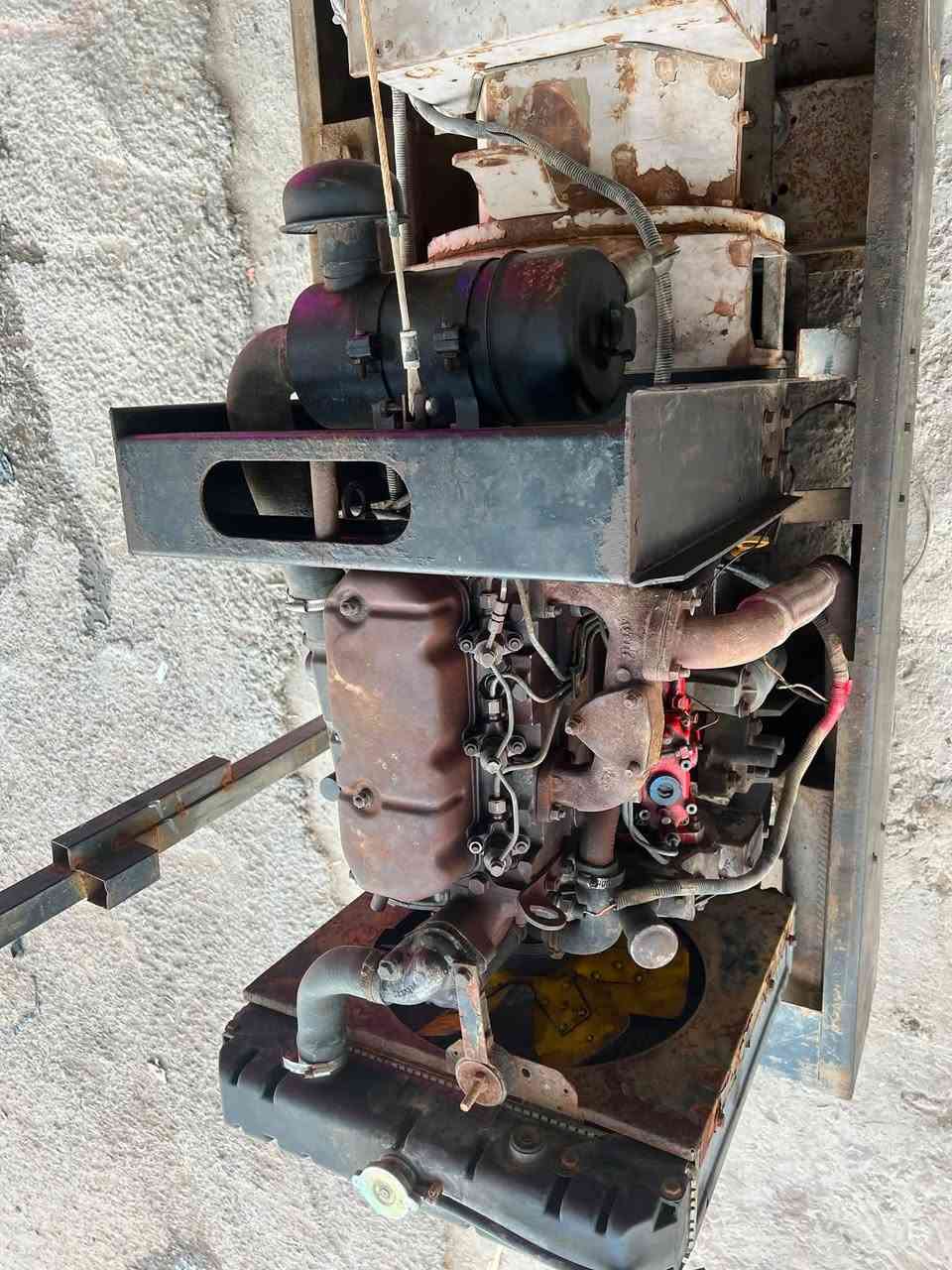 مولد بيركز انكليزي 3سلندر كاز مو محور مكينه بلكارتون 30 كيفي شغل120 امبير 100 امبير صافي بس لبدي تعبان سعرها 20 ورقه وبيها مجال بسيط
لاستفسار ***********
