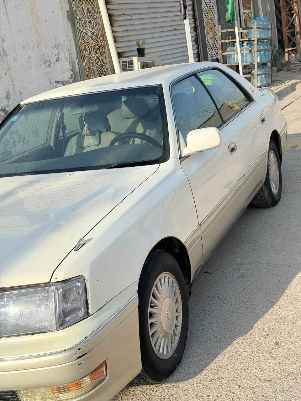 راس ثور بطه تويوتا كراون للون ابيضّ موديل 1996 سنويه 2031 محرك فيفتي 3000 مكفوله من الضربه والكصه والنقل الجثه والعيب الشرعي تبريد ثلج ماشاءالله وشاشه مسجل وتخم تاير حداد نعمه من الله وشرط تحويل ثاني رقم إنكليزي مكان السياره بصره قضاء القرنه رقم الهاتف ***********
