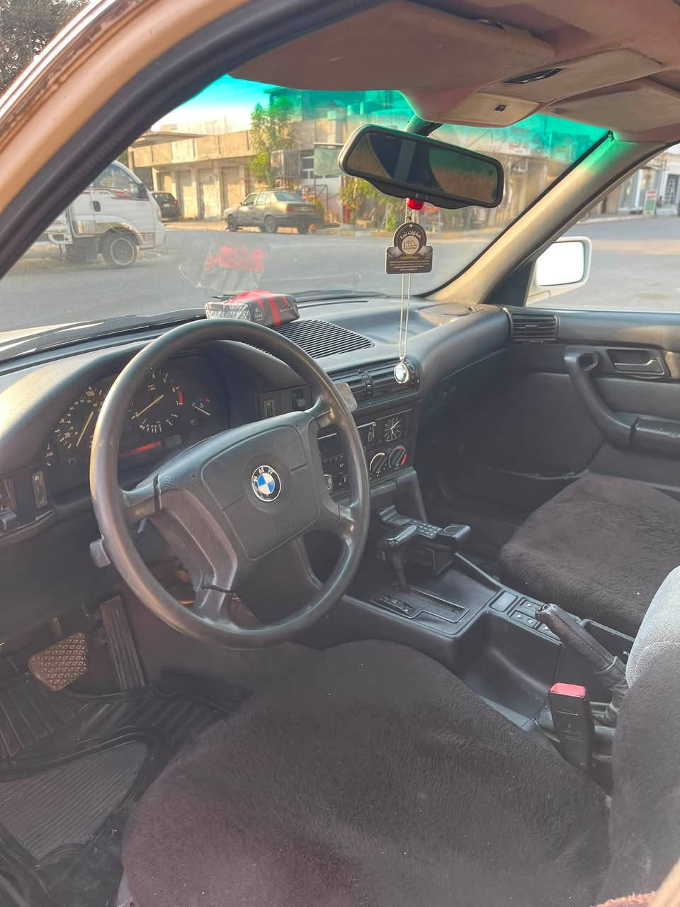 السلام عليكم
للبيع BMW 525 
موديل 1993
محرك كبس
ضربتها فقط جاملغ امامي
تبريد شغال ثلج
كهربائيات كلها شغاله 
رقمي ***********
مكاني كركوك حي النصر
