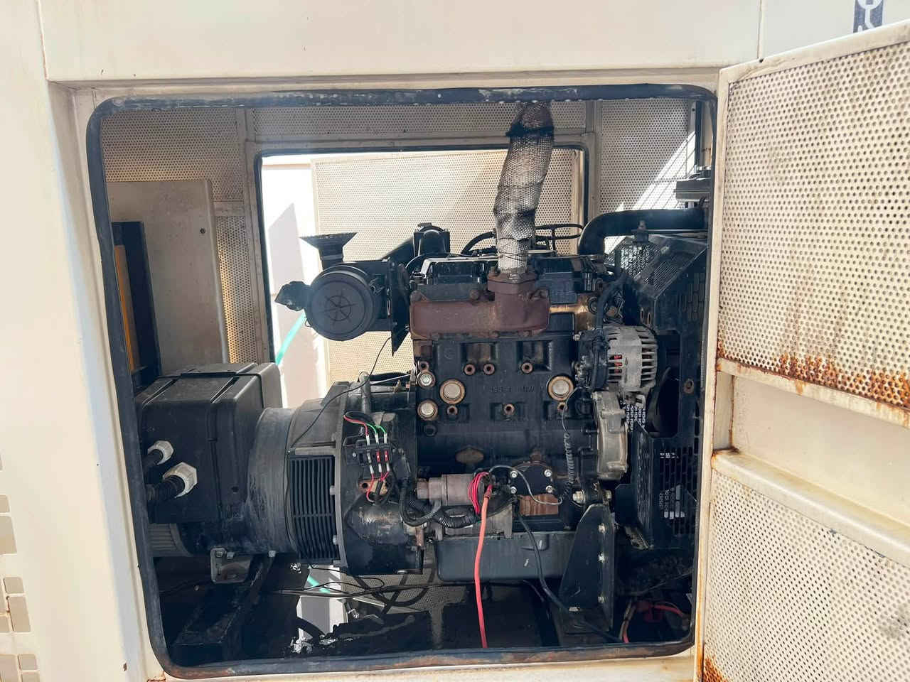 بيركنيز انكليزي 33kv كاتم اصلي استعمال منزلي  ومامتعوبه مكاني البصرة رقم *********** سعر 40 ورقه
