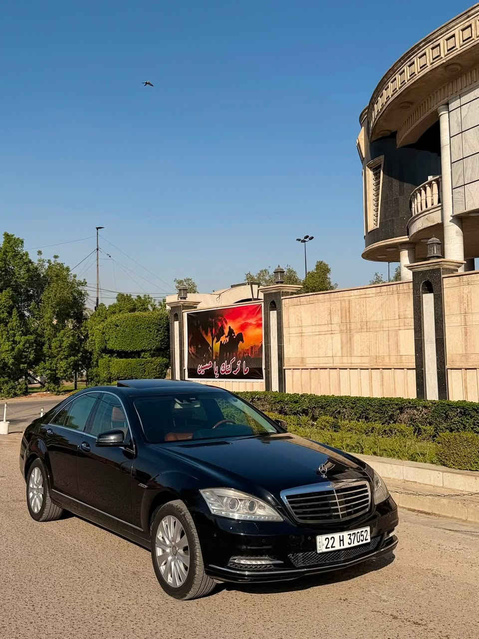 السلام عليكم مارسيدس S350 مديل 2009 خليجي السعر 167 رقمي *********** السياره جديده ومابيها كل نقص 
بصمت تشغيل وبيبان 
حساسات امامي خلفي
5 ابوب شفط 
نظام صوت هارمن كاردن
فتحة سقف
داخل لونين وجديد 
كشنات تدفئة وتبريد ومساج وخزن VIP
فول بردات كهرباء
جكات 
صندوك كهرباء
تخم تاير ويل جدد 
بيها قطعتين صبغ بدون ضرر
