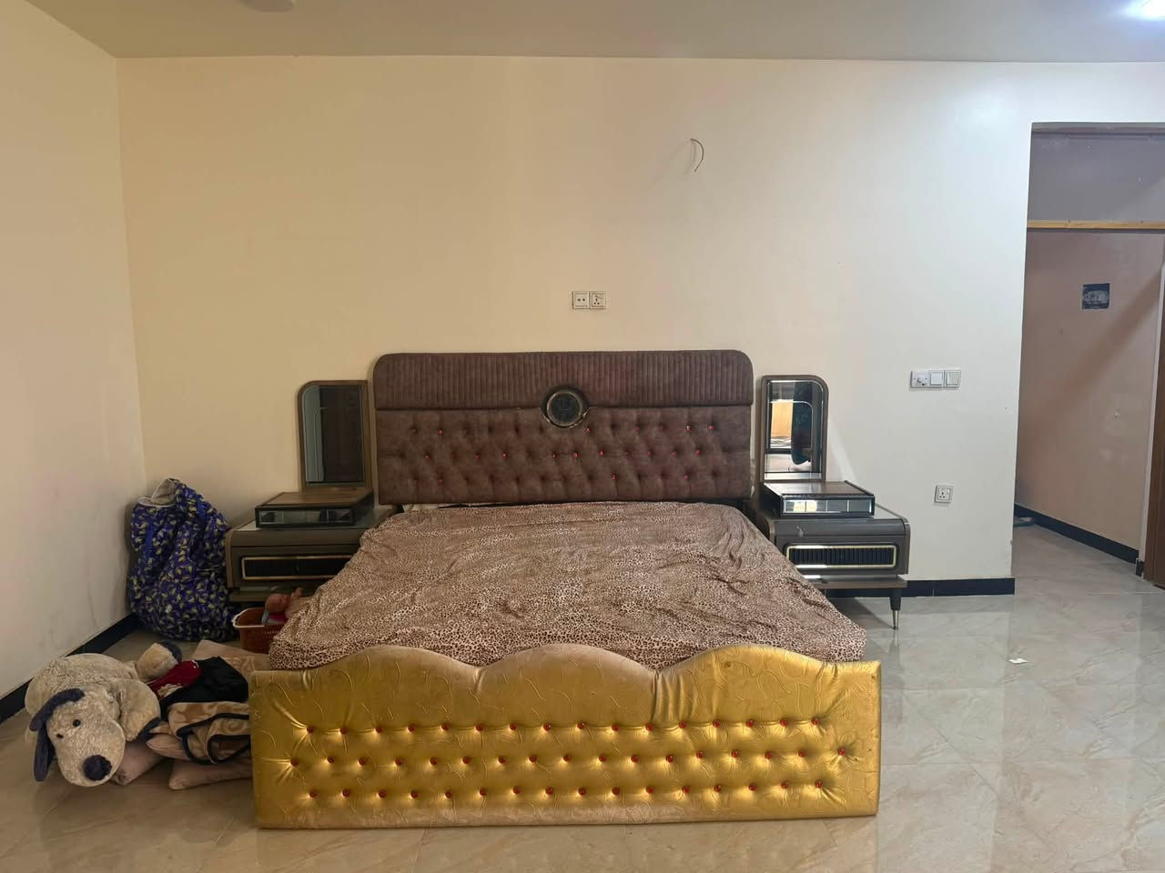 السلام عليكم غرفة نوم بحاله جيده و سعره 450 الف مكاني بغداد الدوره  0776030750
سبب البيع اريد انتقل من غير بيت 

الصور موجوده كل تفاصيل موحوده بلصور 

***********
