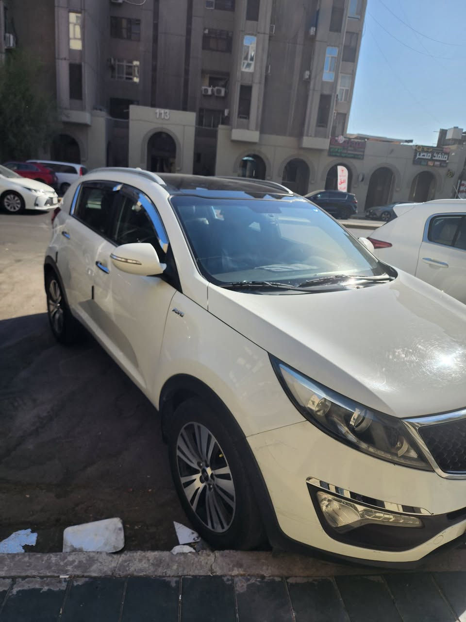 السلام عليكم
سبورتج موديل 2014 VIP شكل 2015  استلام من الشركة الدولية بسنة 2015 بأسمي المالك الأول للسيارة 
المواصفات
 1 = قمارة بانوراما 
2 = تدفئة وتبريد بالمقاعد 
3 = مقاعد جلد ومقعد السائق كهرباء 
4 = تبريد (قطعتين أمامي
 وخلفي) بيانو لمس  واختيار مناخ منفصل بين جهه السائق والراكب 
5 = فتحة تنقية هواء
6= تحكمات بالمقود 
7= حاكية
8= الشاشة الأصلية ملونة وتسلم مع السيارة 
9= كامرة خلفية اصلية
10= حجم الاطار 18 أنج
11= يدات الأبواب كروم
12= محرك 2400  AWD 
13= تحتوي على ثلاجة بالجكمچة(فتحة تبريد)
14= مرأة وسطية عاكسة للضوء
15=مرآة جانبيه كهرباء مع إشارة
16=حساسات خلفية
17=   ماشية ٨٨ الف  سيارة كل شي على البلاد وصيانة دورية بمركز موبس بالمنصور  بيها
 طخة بالچاملغ ومصلحة بارد صفحة السائق السنوية تنتهي بسنة 2031 
السعر 158 وللمزيد من المعلومات الاتصال على الواتساب ***********
مكان السيارة بغداد/ الكرخ
كتلوكات الشركة هم موجودة و الجك والسبير غير مستخدم مع وجود البردة الخلفية تسلم والشبكة الأصلية تسلم مع السيارة
