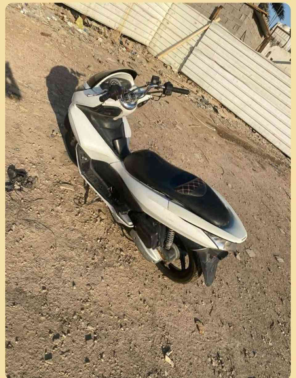 السلام عليكم جيل اول للبيع الدراجة تفتح سويج وما أدير ابيع فحم كوم حديد سعرها ٤٥٠ وبيه مجال العنوان بغداد الرقم ***********

