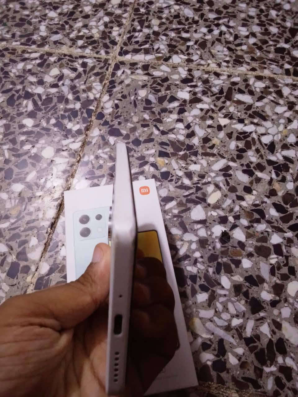 السلام عليكم جهاز للبيع Redmi note 13 5g جهاز بلادي كلشي شغال تجي تفحص وتاخذ سعره 225 مكاني بغداد مدينه الصدر

نص مكتوب في الصور:
- Xiaomi HyperOS 3.0.5.0 Redmi Note 13 5G اسم الجهاز التخزين ٢٥٣,٩ ج.ب/٢٥٦ ج.ب 3.0.5.0.VNQMIXM إصدار نظام التشغيل 15 AP3A.240905.015.A2 إصدار Android 2026-08-01 تحديث أمان نظام Android المواصفات والمعلومات التفصيلية