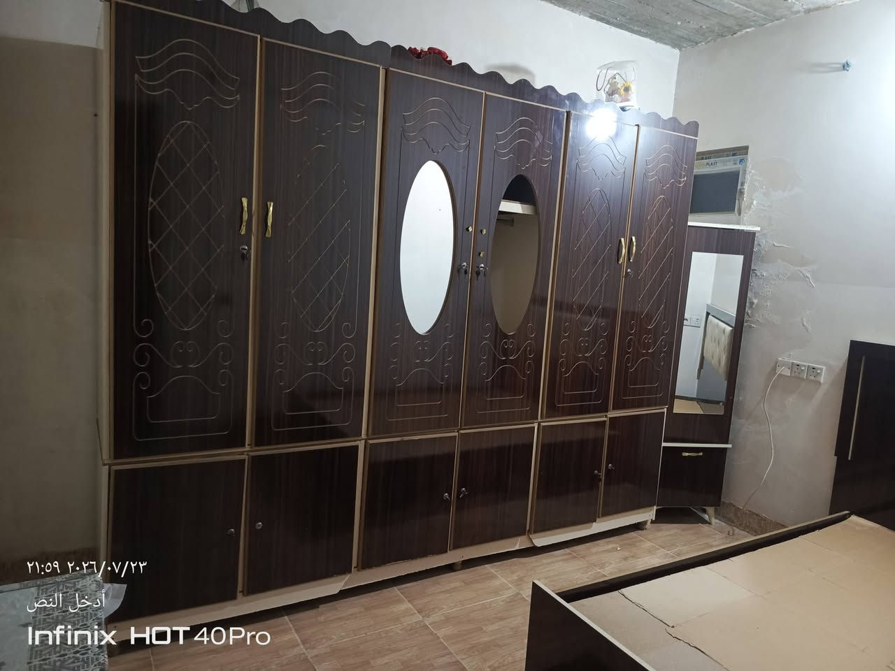 غرفه نوم للبيع ست قطع باب اول  بس جام الميز اتوليت واحد من الكنتور مكسورات كامله العنوان كركوك السعر 350 وبيه مجال للطيبين اي استفسار تعال خاص او اتصل ***********
