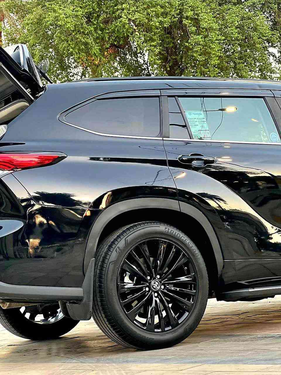 تيوتا هايلندر هايبرد موديل _2023 سعرها 190$ وبي مجال حادثها بجم سونار مرفق بيها قطع موضحة بالسونار فول مواصفات 7 راكب vip جاهزة كير محرك حدادية تبريد 3قطع ثلج اوتو تحكم وسعرها مناسب بالنسبة الخواتها ترايها اطلع للبصرة . رقم بغداد تحويل مباشر . 
مكاني بابل المسيب
