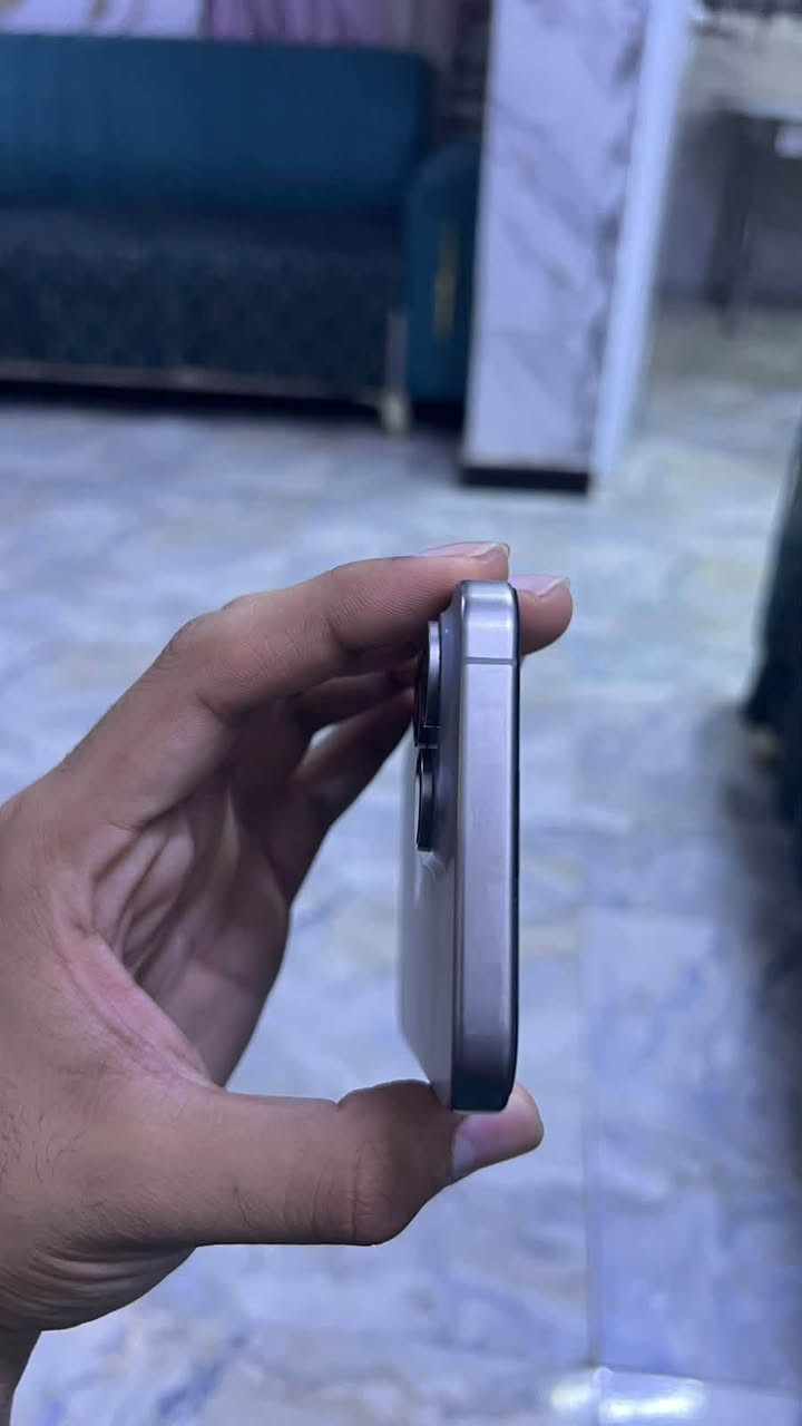 ١٥ برو ماكس للبيع 
لون تيتانيوم 
ذاكرة ٢٥٦ 
بطارية ٨٥ 
مابي زلغ نظيف جهاز 
مكاني بغداد 
رقمي ***********

