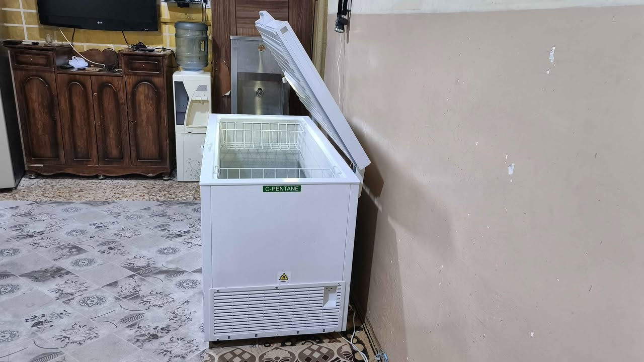 فريز نضيف جداً وحجم كبير تجميد خير من الله عالفحص 350معقل *********** البصرة, العراق
