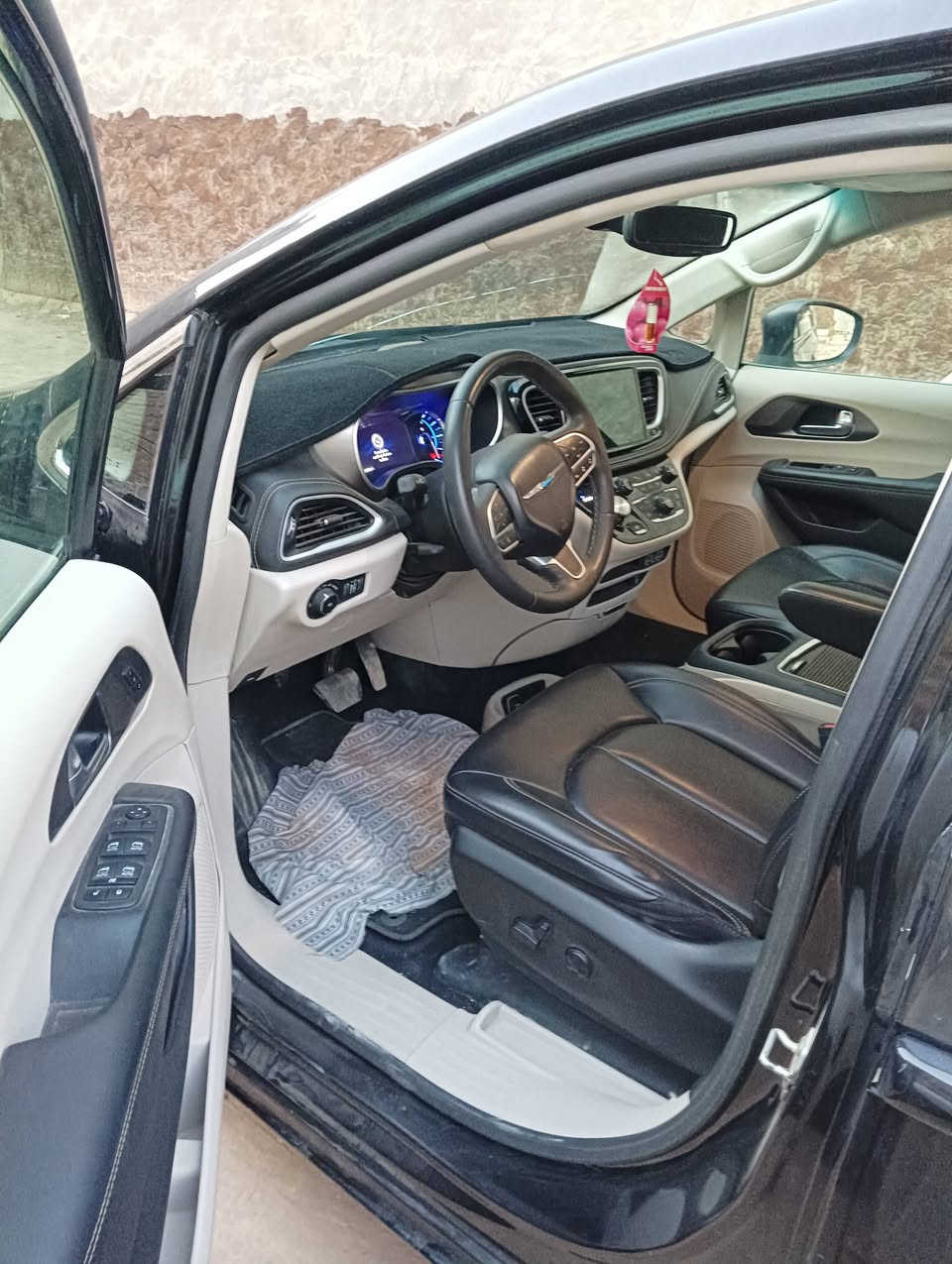 باسفيكا هايبرد 23 فول مواصفات ماعدى الفتحه حادث جاملغ الأيسر الامامي وبنيد رقم بابل بأسمي ابواب ذكيه مع الجنطه شاشات بالكشنات بلاديه بصمه تبريد ثلاث قطع فول مواصفات للاخير السعر 200 وبيها مجال للاستفسار الاتصال على الرقم ***********
