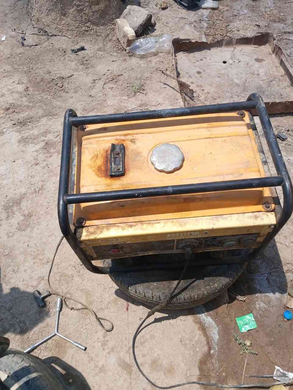يوجد٢مولدات للبيع شرط الشغل اوشرط التحميل المكان الغراف الشراي يتصل اويرمش ةلسعر120 رقم***********
