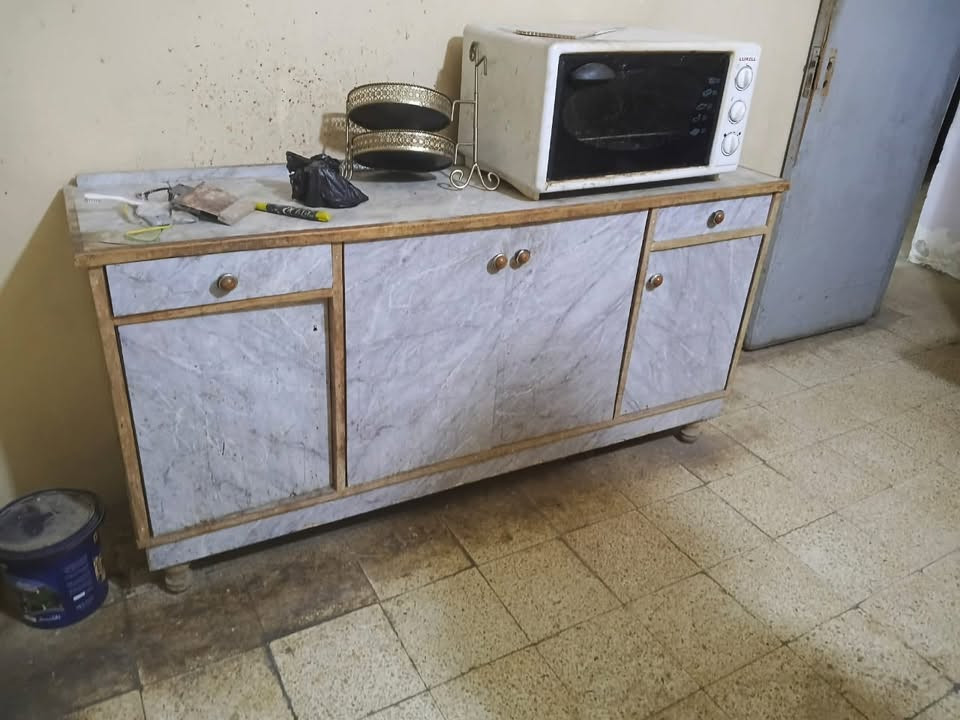معرض وكاونتر وسنگ وقنفات للبيع مكانهن السكنية ***********
