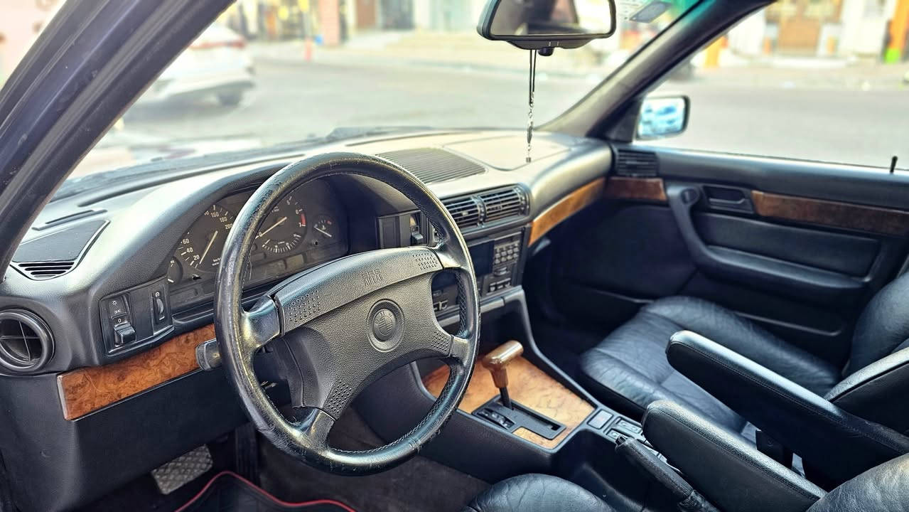 بي ام موديل 1993/ 525/ v6 اصل
مسكر فانوس مكينه كير شرط 
غرفه نظيفة صبغ جمالية 
بيها بارد بل جاملغ الخلفي لون نيلي 
سنويه جديدة+ هزة جديدة
ويل خلية بلادي+ تخم تايرات جدد
تبريد خير من الله+ تدفئه 
غرفه جلد +سقف كنتارا
سلايت 3 طكات 
كهربائيات جديدة 
شاشه+ سوار لايت
شرط بدون تيب 
تحويل ثاني يوم+ سياره بسمي
حدادية جديده امامي+ خلفي
رقم ديالي نكليزي
مكاني بغداد الشعب شارع عدن 
***********
***********
السعر 68 بيه مجال بسيط
