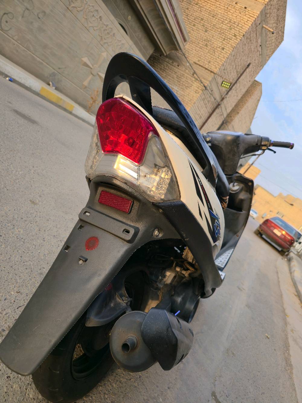 ماكس عدلة • ١٠٠ • سكوتر أوتوماتيك
