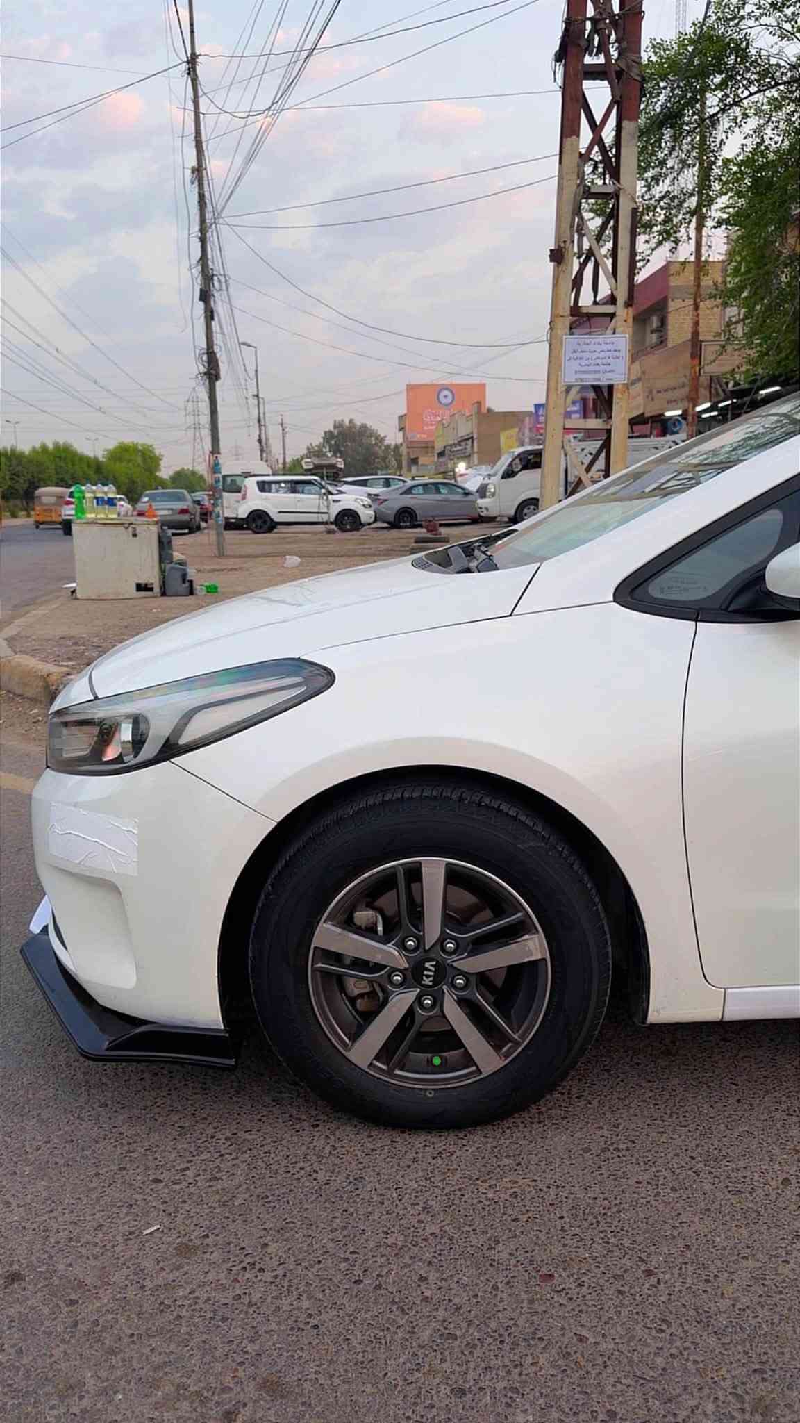 السلام عليكم سيراتو موديل ٢٠١٧ سياره جديدة  ماشيه 87 حقيقي جاهزه من كلشي من تخم تاير من صدر عليها سيرفس كامل صور مكان سياره بغداد شارع فلسطين 
بيها قطعتين صبغ اثر شخوط وبيها قطعتين مفتوحات اثر تطبيك لاشاصي لالغد لاايرباك 
السعر ١١٥ بيه مجال رقم ***********
