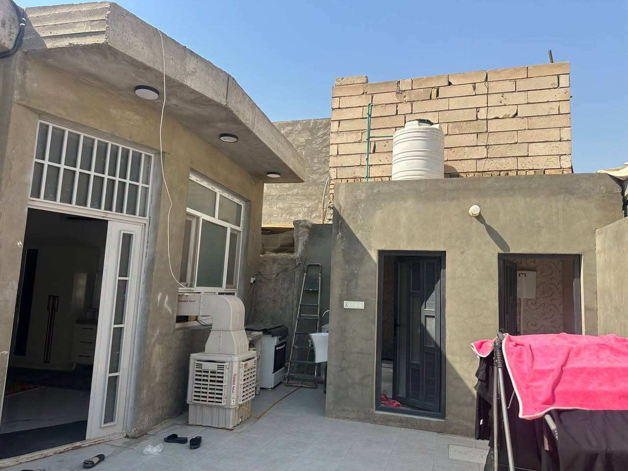 بيت للبيع 280 متر بناء جديد طابوق درجة اولى اساس وسقف كونكريت البناء تحت اشراف هندسي قريب على مسجد السهلة يوجد مقطع توضيحي للموقع من مسجد السهلة للبيت توجد مساحة خلف البيت يتم استغلالها حسب رغبة المشتري يحتوي البيت على غرفتين وصالة واستقبال ومطبخ ومجموعتين صحيات داخلية وخارجية السعر 135 مليون وقابل للتفاوض للأستفسار واتساب ***********

مكتب الموسوي للوسائط العقارية مستعدون لأستقبال عروضكم التجارية والزراعية والسكنية بيع وشراء رهان ايجار
