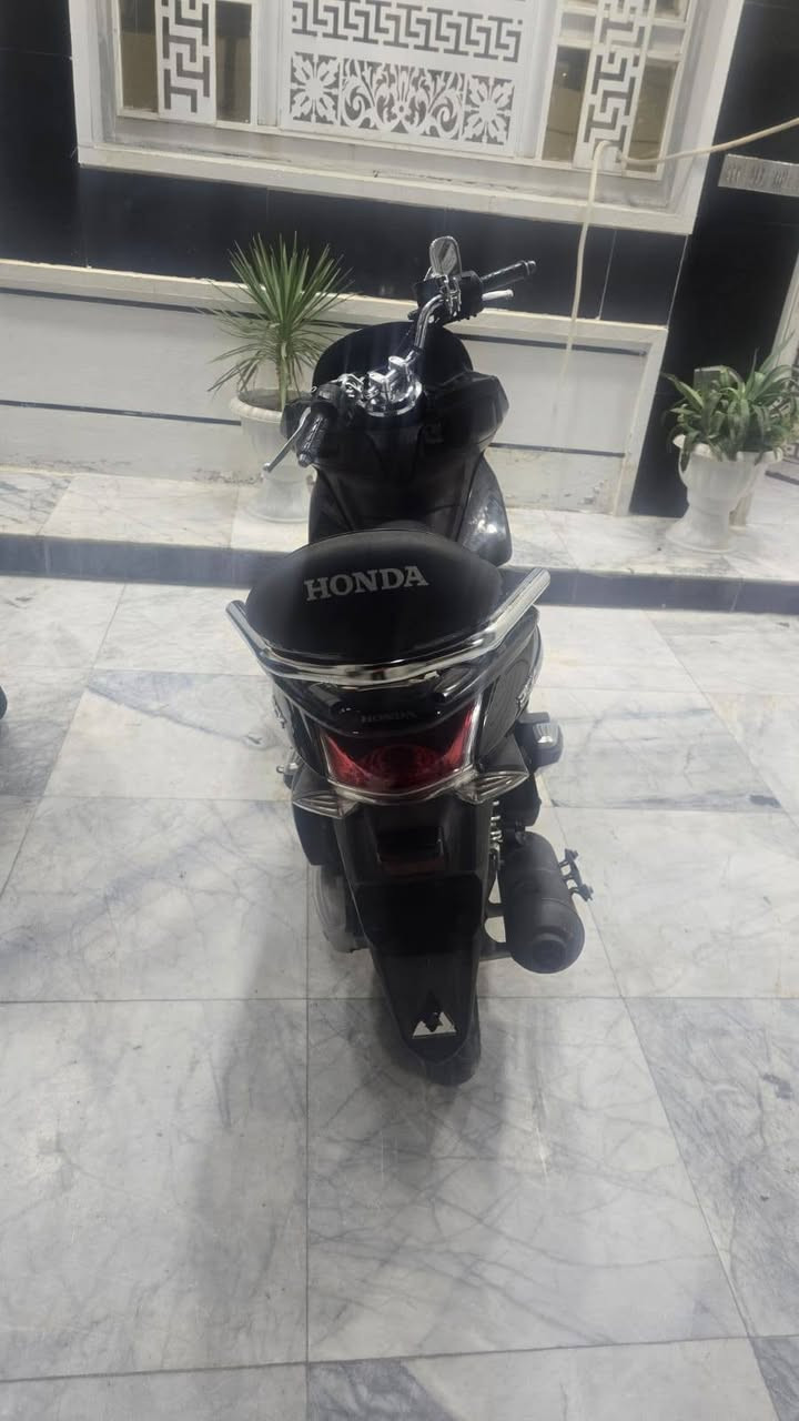 سلام عليكم....
دراجة (PSX)...(جيل الاول)  
🛵للبيع  
دراجة شلعه معدل كهربائيات كلهه شغاله 
دراجة جديده  بلادية
أي نقص مابيهة
جيب فيتر وتعال فحص
عنوان كوت
سعر ١٤
+964 780 859 8492
