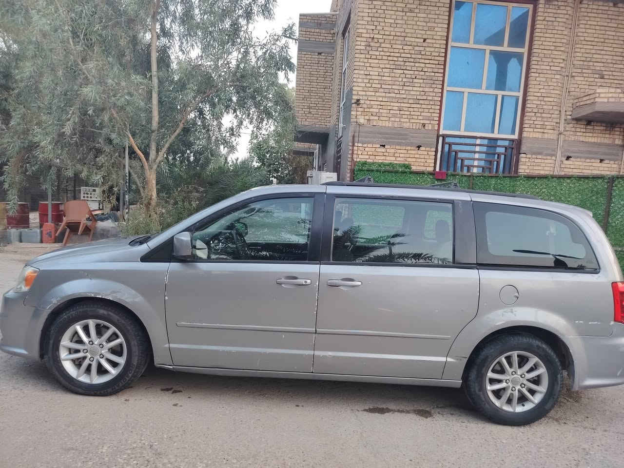 السلام عليكم
بيع او مراوس
دوج كرفان 2014  sxt

السعر....... 105.....

السياره ضربتها جاملغ و بنيد بدون دواخل
المواصفات
كشن سايق كهرباء 
بيبان خلفي و جنطه كهرباء 
سكليتر كهرباء 
6جام كهرباء 
رقم بغداد جديد … بأسمي 
السياره بيه مشكله بالمحرك فحصت كالو كور مفطور
 وبيه ليك بالفريز الامامي
سويت ادامه المنضومه البريك دهن وتصفير فلنجات و دسكات اصليه وكام البريك يحجر مرات
حداديه امامي وخلفي قبل اسبوع شديته ماعده بوش هاوز
باتري قبل يومين شديته 
تخم تاير نضافه 90%
بيه بعض الملاحضات البسيطه 
سونار السياره مرفق وي المنشور
المكان الناصريه مركز
للأستفسار
***********
متواجد واتساب
