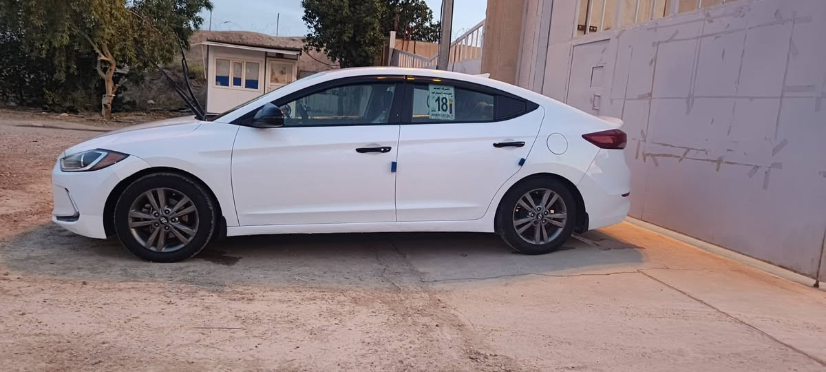 السلام عليكم النترا للبيع موديل 17 محرك دوش سياره وارد امريكي ضربته ربع البنيد ليبل واحد سياره ماشيه 130 وقابل للزياده بيه تكشير صبغ  تبريد تدفئة سياره كامله مكاني البياع شرطه الخامسة رقم ***********  سعر 117
