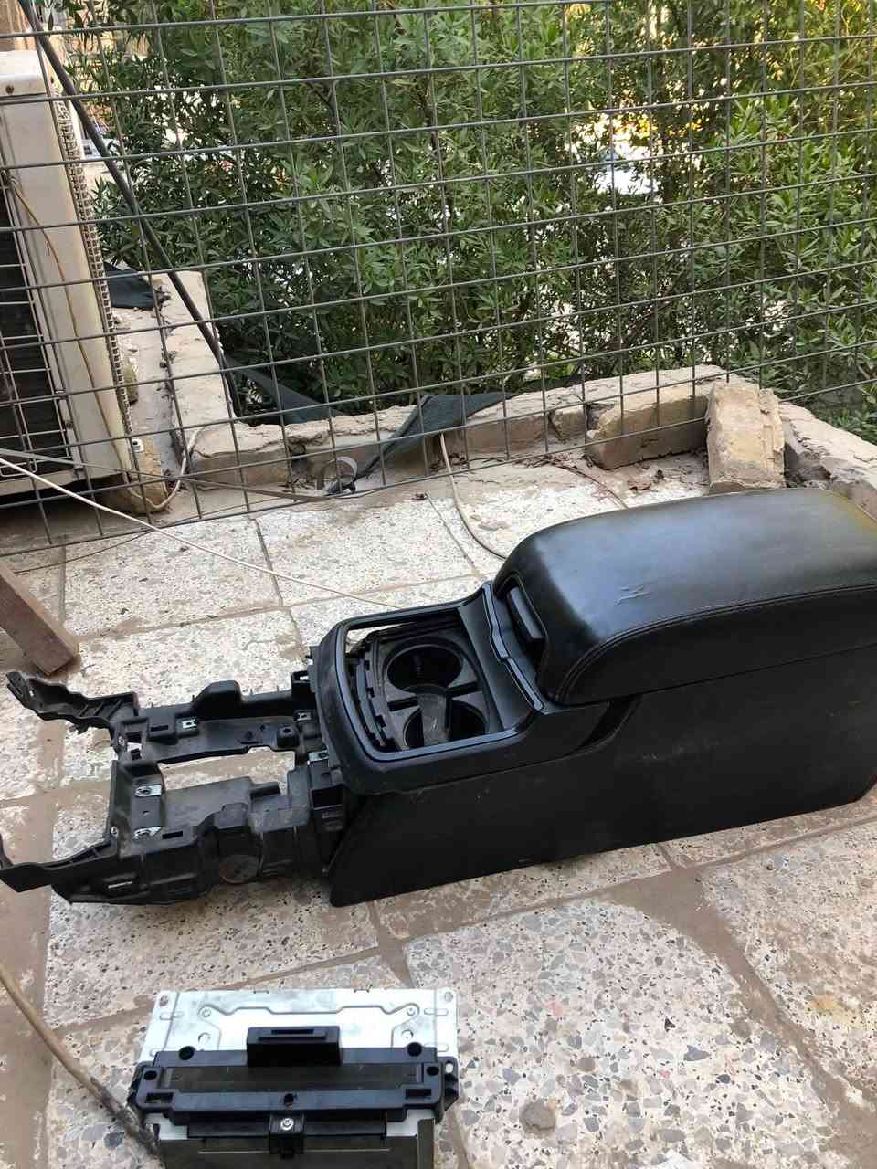 ابواب  امامية وخلفيه بصف السايق بيهن ضرر بسيط بلاديات مال حدث من امريكة وصندوك نظيف بدون ظرر مصبوغ من امريكة  وغراض كم شغله الي تفيده ***********
