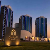 شقة 247 م² للبيع في مجمع البروج السكني • إطلالة على شارع المطار • الطا...