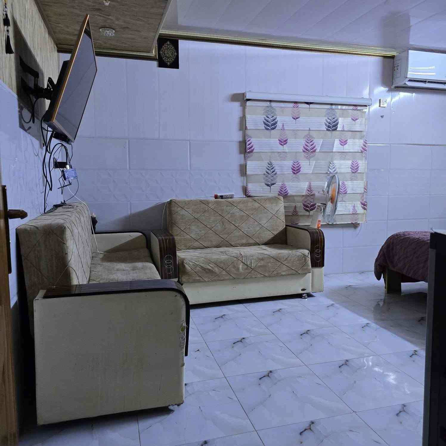 بيت للبيع 150م واجهة  7.5 حي الوحدة مقابل مدرسه  للاستفسار ***********
