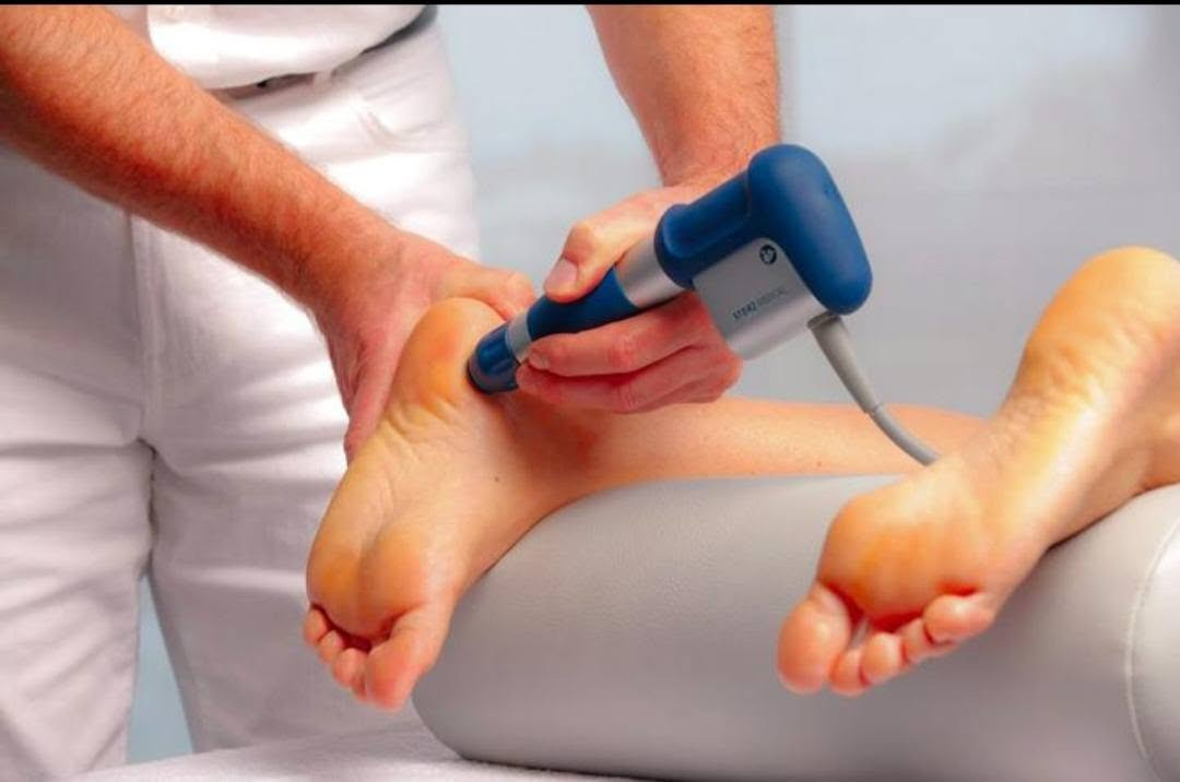 ودع الم العظام والمفاصل مع تقنيات الموجات التصادمية -شوك ويف !

🔹 جهاز الشوك ويف | Shockwave Therapy
تقنية حديثة تُستخدم في العلاج الطبيعي للمساعدة على تخفيف الألم وتحفيز التئام الأنسجة، ومن أبرز استخداماتها:

🦶 آلام كعب القدم واللفافة الأخمصية
 💪 التهاب الأوتار ومرفق التنس
 🦵 آلام الركبة وأوتار أخيل
 🦴 بعض حالات التكلسات
 💆‍♂️ الشد والتشنجات العضلية

✨ علاج غير جراحي يساعد على تحسين الحركة وتقليل الألم.
🔺️ لا تنتظر الالم يزيد ... ابدا علاجك من الان !

🎁 عرض لفترة محدودة!
احجز جلستين علاج طبيعي واحصل على الجلسة الثالثة مجاناً 🔥
العرض ينتهي بتاريخ 10\9\2026

📞 للاستفسار والحجز: [***********]
📍بغداد جميلة داخل مستشفى الرسول الاعظم الطابق الاول
