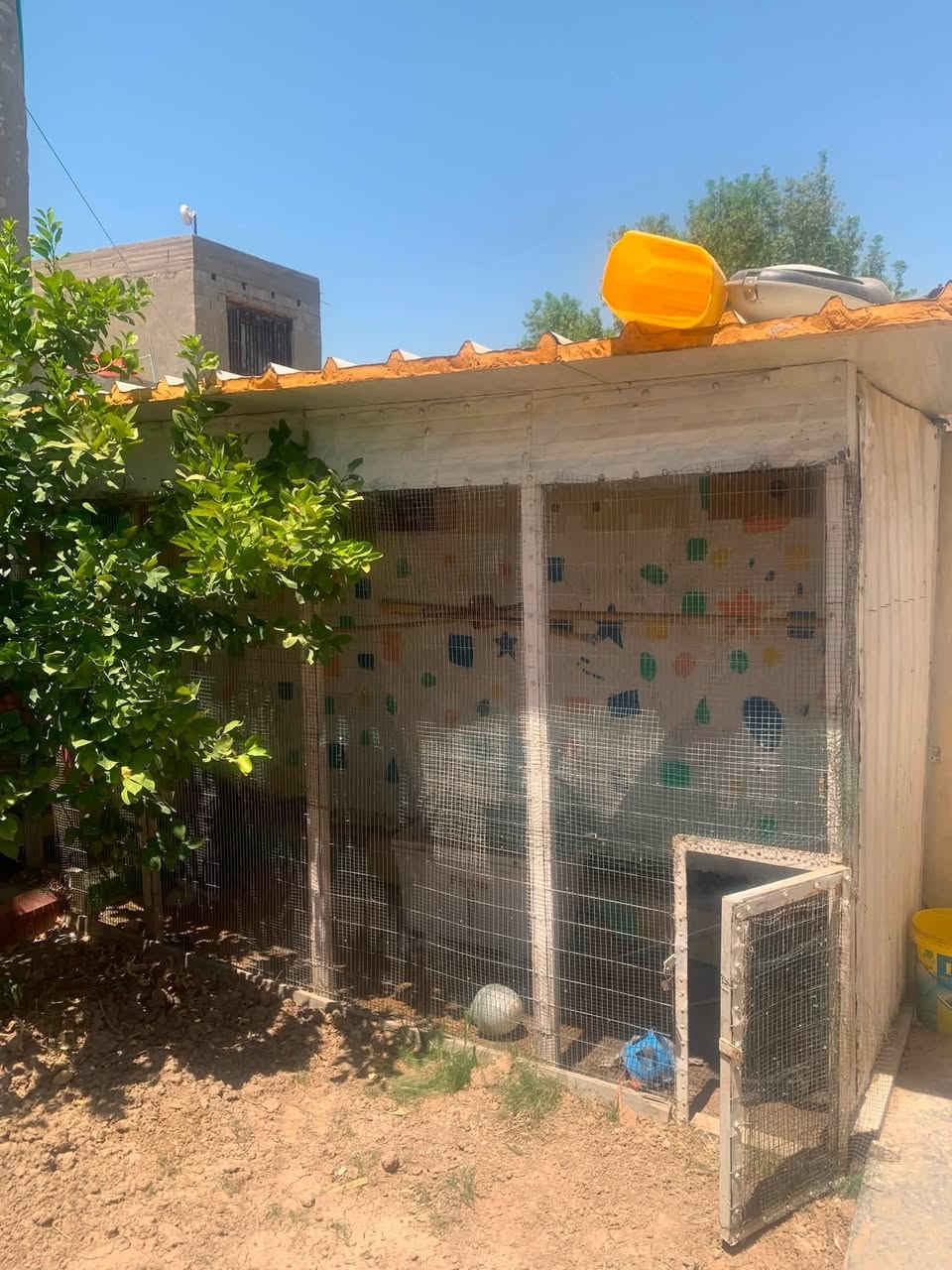 سلام عليكم متاح واجه اربع متار طول و مترين ارتفاع لوجهيه كلها حديد جنل تلاثه ملم ولسيم مشدود براغي. مو لحيم ويها اربع سندويجات طول لوحده متر ونص سعر 225 وبيها مجال مكاني حفريه قرب شركه تاج رقم ***********
