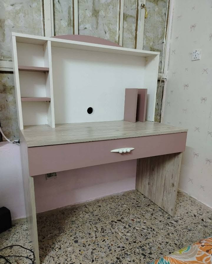 غرفة نوم تركيه شبابيه نظيفه جداً ومصارلها هواي 
ب 800 الف 
للاستفسار: ***********
