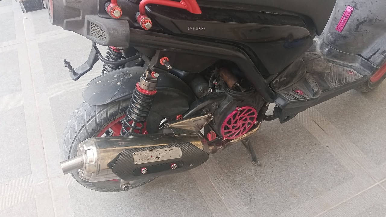 كزوز صالنصه سكنس جبلي للبيع بلادي كاربون فايبر اصلي حقيقي *********** سعره 100 وعندي توصيل حته محافظات
