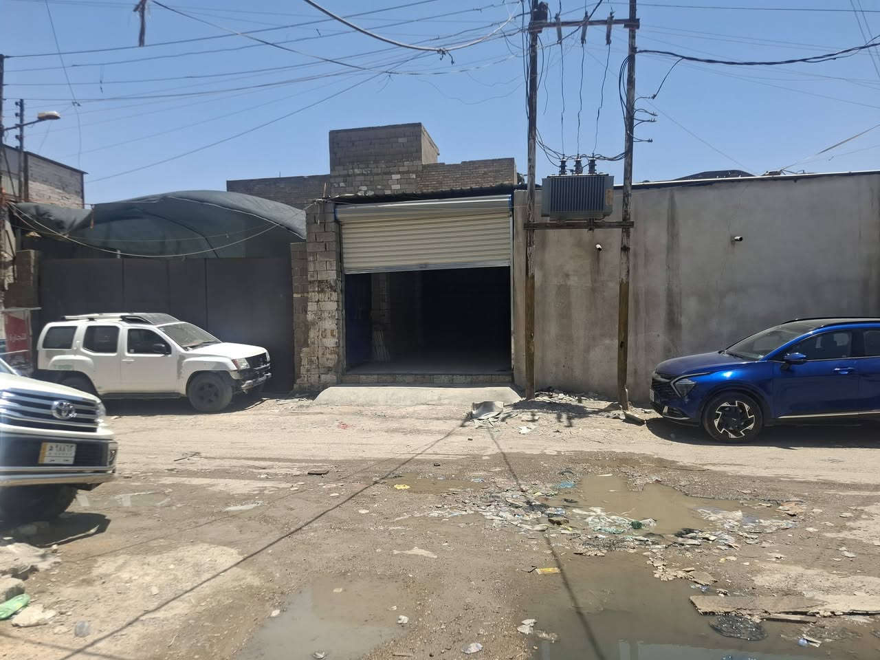 السلام عليكم كراج للايجار في كم الارمن نزلة جسر محمد القاسم باب الشرجي الشارع العريض الواجه ٤ونص ونزال ١٤ونص يصلح ان يكون فيتر او صباغ او كهربائي او سمكري او ادوات احتياطية او مخزن للاستفسار ***********

