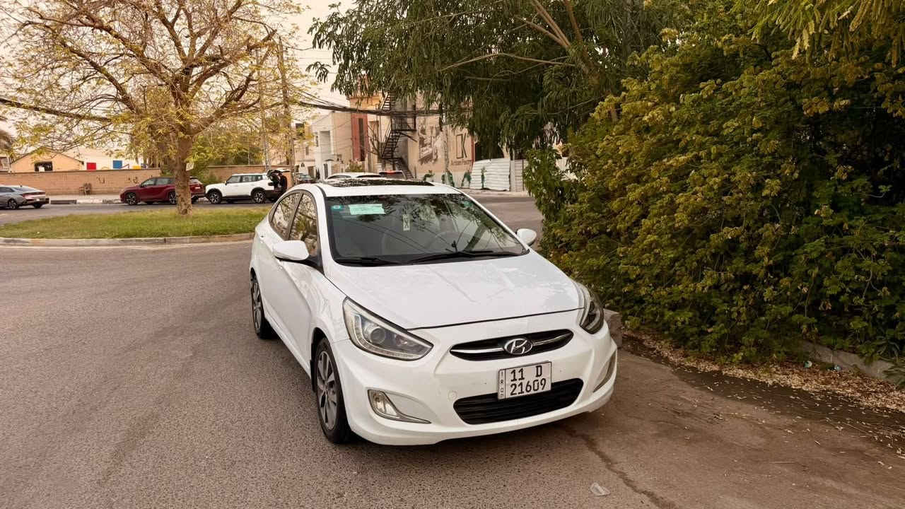 السلام عليكم للبيع فقط 
 *********** السعر 100 نهايته هوانداي اكسنت موديل 2016 محرك 1600 دوش قطرتين
وارد خليجي بيه بس دور جاملغ والباقي مكفول فول مواصفات فتحه شاشه كامره داخل لونين  تحكمات جهتين اشاير بلمري ويل كب كروم لايت زنون لدات امامي وخلفي ماشيه 103 السياره جاهزه محرك وكير وحداديه وتبريد وتخم تاير بحاله ممتازه جدا رقم بغداد انكليزي تحويل مباشر سنويه لغايه 2029  السياره موجوده في كربلاء
