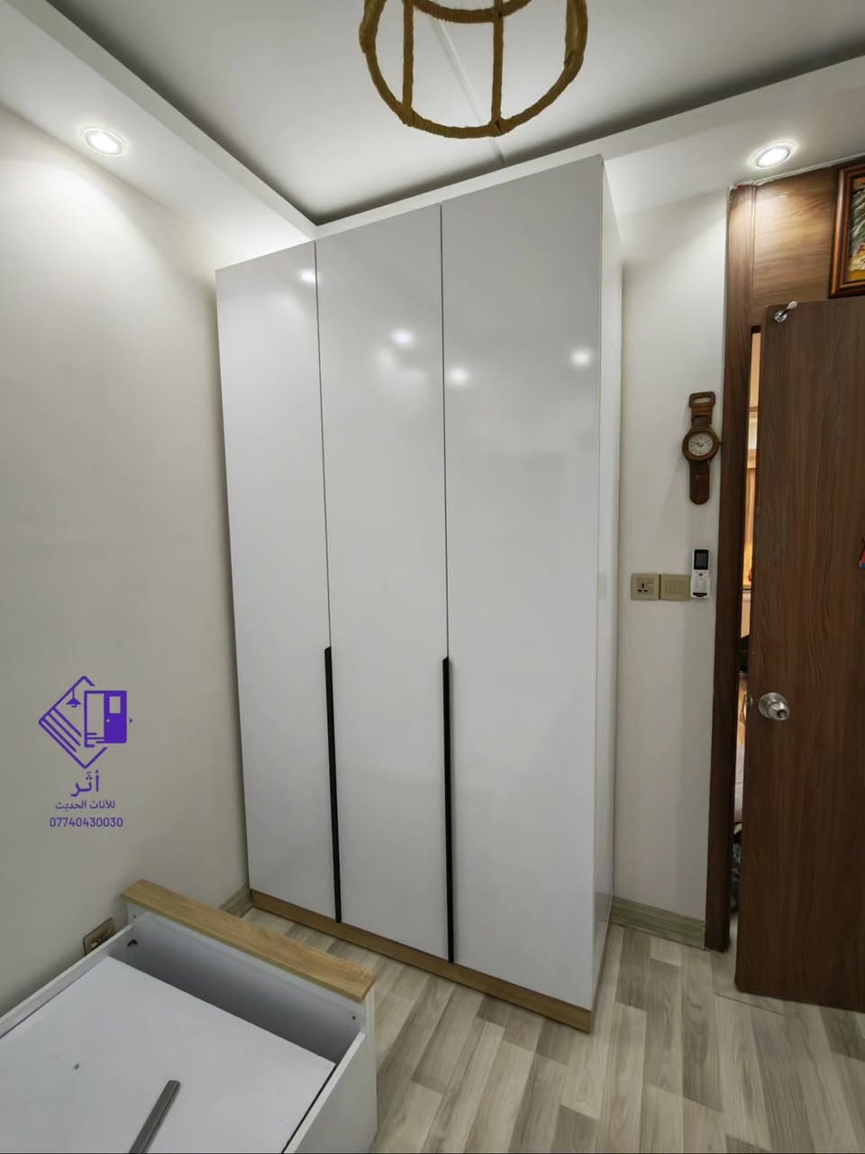 غرفة شبابية بتصميم عصري 🤍✨
مزيج أنيق بين الأبيض والصاجي، بتفاصيل عملية ومرتبة تناسب الشباب.
🛏️ سريرين نفر
🚪 كنتور 3 أبواب + ملحق بتطعيم أنيق
📚 مكتبة عملية
🗄️ كومدي بالوسط
✨ تفصال حسب الطلب وبأبعاد تناسب المساحة
شركة أثر للأثاث الحديث
📞 ***********
📍 تفصال وتجهيز داخل مدينة بسماية
#أثر_للأثاث_الحديث #غرف_شبابية #غرف_نوم #أثاث_حديث #بسماية

نص مكتوب في الصور:
- 0774043030
- أثر للأثاث الحديث ***********