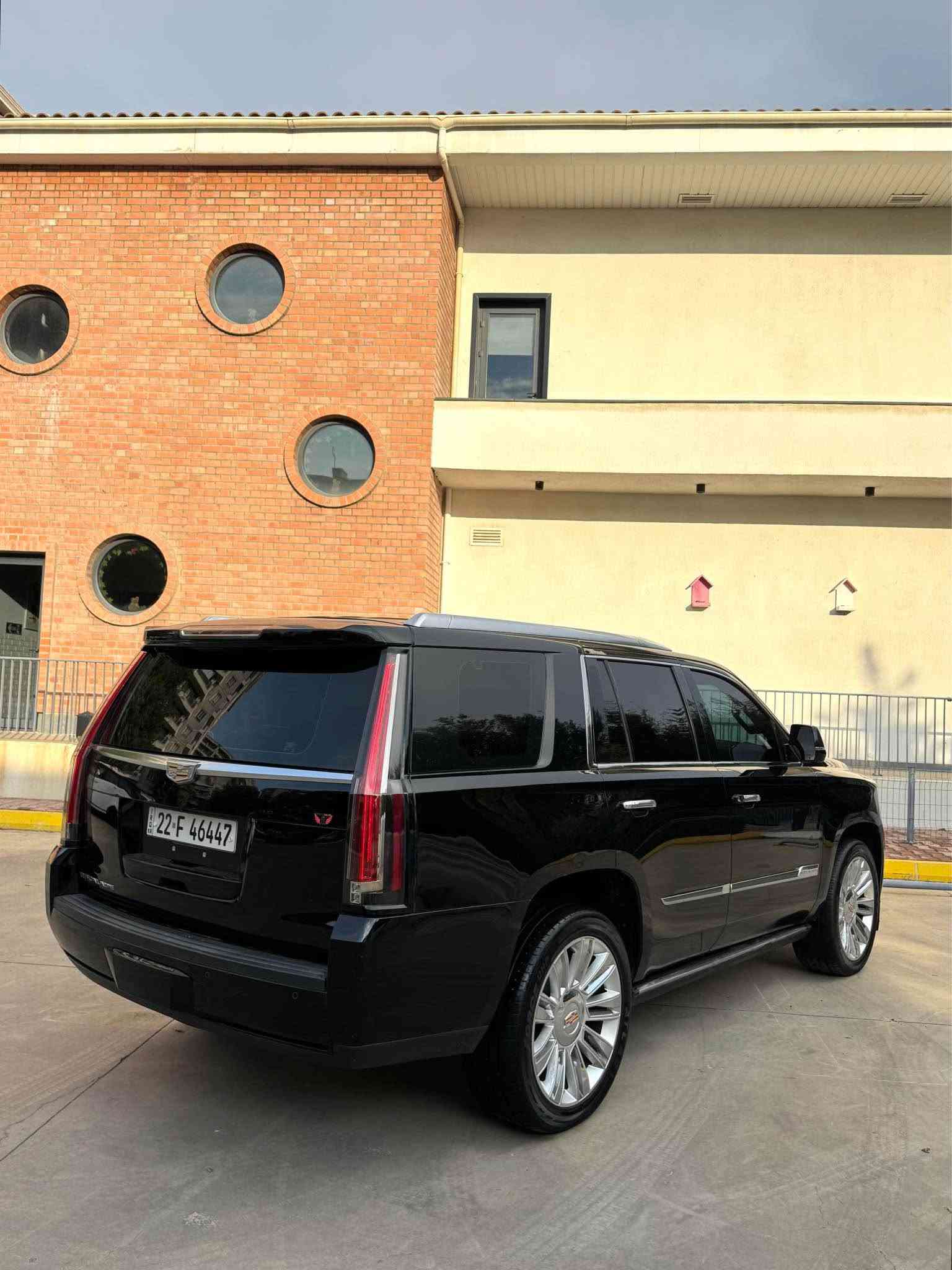 Cadillac Escalade 2016 💎
كديلاك اسكاليد 2015 پلاتينيوم فول فول مواصفات صفر شركة المنصور ✅
(299)💰🔥

مواصفات ( فتحة - صدوك شفط - شاشة بل سگف- كشنات تدفئة تبريد - دوسة كهرباء . بيعد هواي مواصفاتً لالخير .......) 

محرك گير شرط سنة مكفولات ..✅
بيها شبر رش باب سايق بدون فتح بدونً كلشي ..✅

سنوية ارقام دولي جديد + كتاب تضليل سنة ✅

مكان سليمانية ✅

سعر (299💰) 

 ☎️***********☎️
واتس اب ☎️***********☎️ السليمانية, العراق
