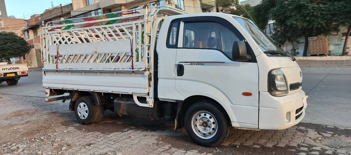 سەرەتابەناوی خوا 
کیا بیلاد 2009
سعری 60گەڵا 
3000 سۆپەر مەکینە ڕەش
بریکی بەسراوە
کارەبای بەسراوە 
ناو بودی بەسراوە 
دەق
عمی بەسراوە 
چەم چەی جەلال حەداد
6تایەی لوک 
دەبڵ سپێری لە گەڵە
***********
***********
