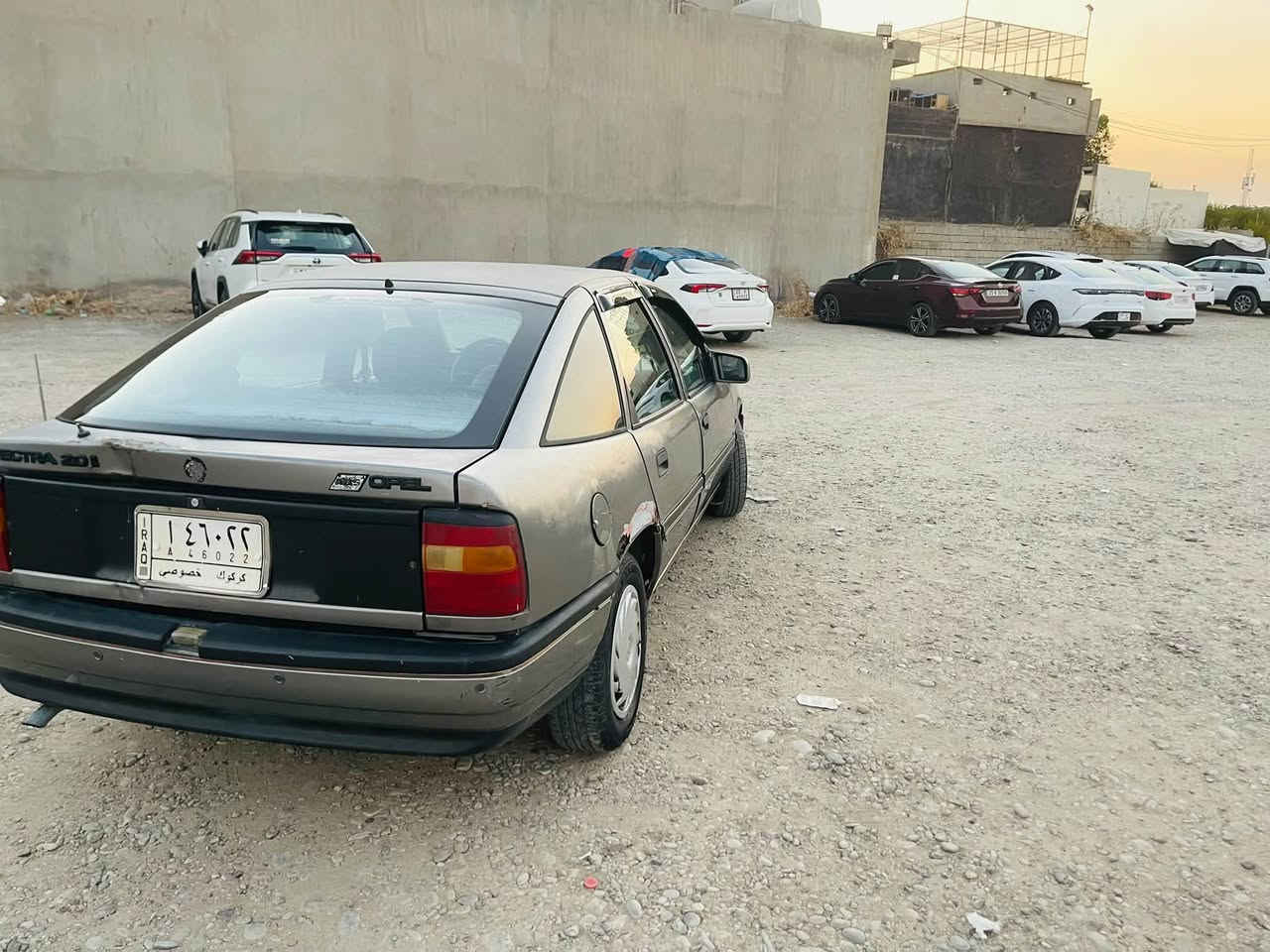 اوبل فكترا موديل 92 
رقم كركوك سنوية عاج 
سنوية منتهي 
بيهه كوبون بانزين
السيارة بيها 200 الف غرامة ينزل من السعر 
مابيها ضربة ولا معجون ولا دواخل
كير و محرك بشرط لا صرف ولا بخار
كهربائيات كلة شغال ماعندك ولا كلوب مايشتغل 
قفل مركزي تدفئة شغال 
لايت زينون سقف سلايت 
 دواخل نضيف جدا 
مكان السيارة كركوك
سعرة ٢٧وبيها مجال بسيط للطيبين 
رقم موبايل ***********
