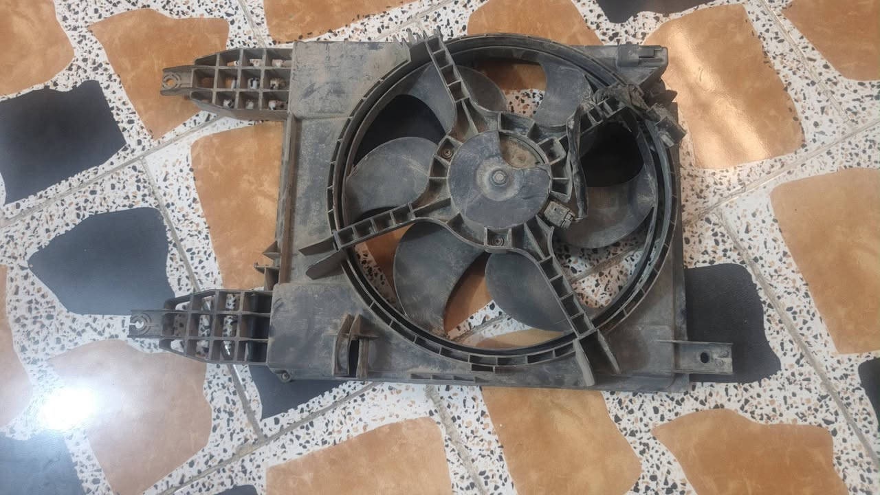 السلام عليكم للبيع غراض افيو  ماصده جهة اليسار مروحه  شباج افيو اصلي كفر دعاميه العنوان حله الرقم ***********
