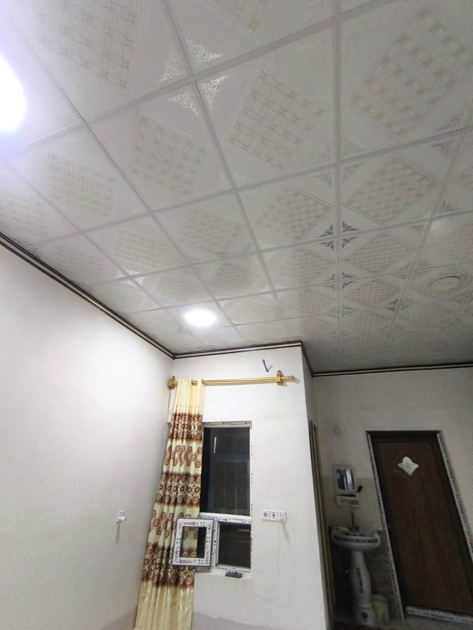 للبيع مشتملات عدد2 طابو صرف بناء حديث 
مساحة 353م مؤجرات 600 الف شهريآ 
كل مشتمل يحتوي على غرفتين نوم 5.3.5
وموزع 7.5
واستقبال 6.5*4 
وصحيات خارجيه وداخلية 
والبيتونة 5.5*7
📍العلم_الحي العسكري (قرب قسم تربية العلم ) 
للأستفسار ***********
