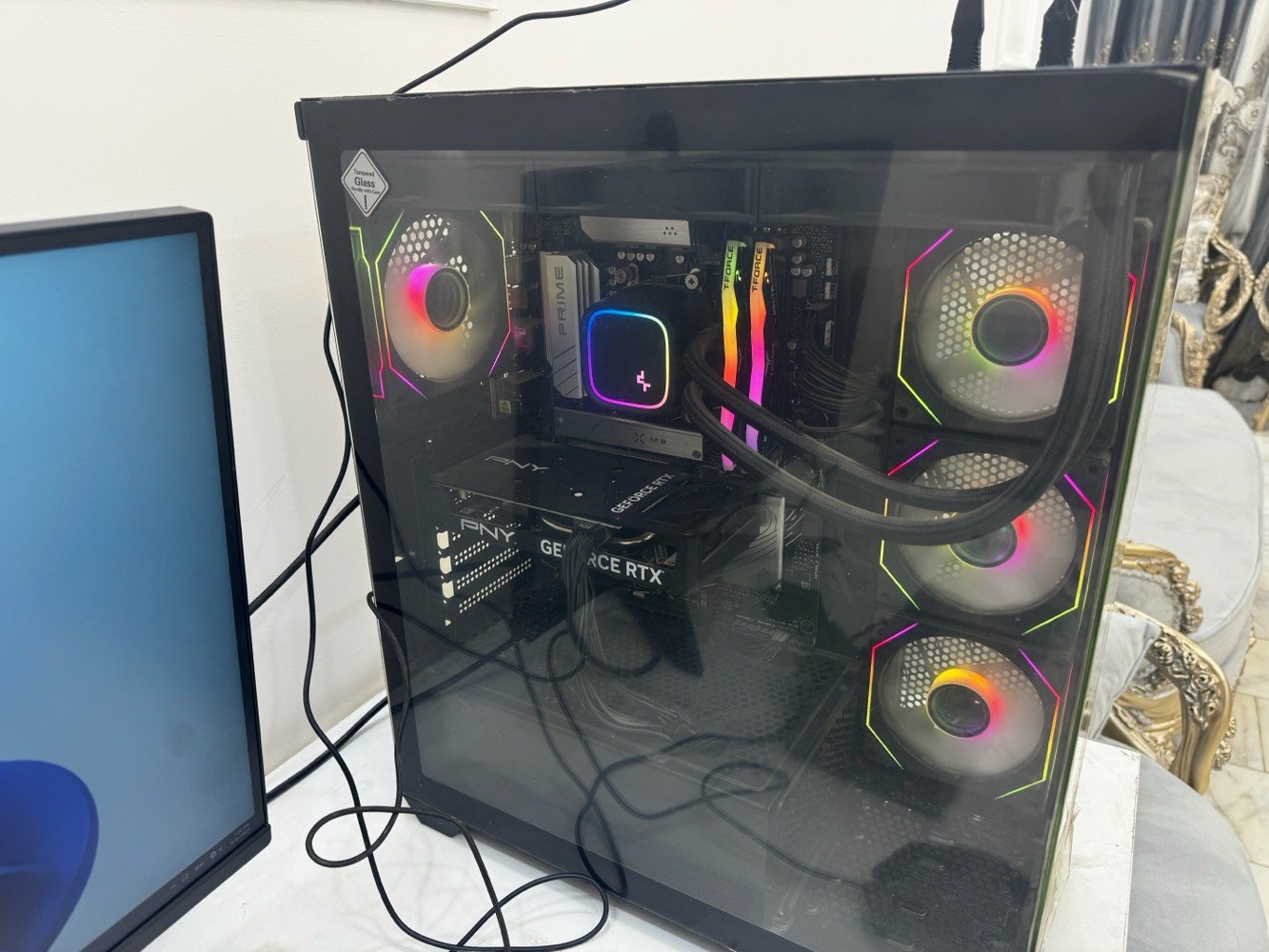 سلام عليكم سيت اب كامل للبيع المواصفات 👇🏼
• Processor - AMD Ryzen™️ 7 
7800X3D Desktop Processors Try
• Motherboard - ASUS PRIME B650-PLUS
• Graphics Card - PNY GeForce RTX™️ 4060 8GB VERTO™️ Dual Fan
• Memory - TEAMGROUP T-Force Delta RGB DDR5 Ram 16GB (2x8GB) 6000MHz - Black
• SSD - LEXAR NM620 3500MB/s 1TB SSD M.2 NVME
• Power Supply - Xigmatek Odin II 750W 80+ Certified White
• Cooling System - DeepCool LE720 360mm - Black Liquid Cooler
• Case - Xigmatek Blast 4GF Mid Tower Case - Black
سماعات هايبر اكس ٣

ليده كيم سير ريسايكل ٢ لبيضه +لقاعدة مالتهة 

لشاشة  
 MAG 275QF MSI 2k 180hz 27inch ips 0.5ms 
كلهن كراتيهن موجوده ويوبس اس اوفلاين 1500 وماوس وكيبورد

السعر 1 مليون و٨٥٠ للتواصل واتس ***********
