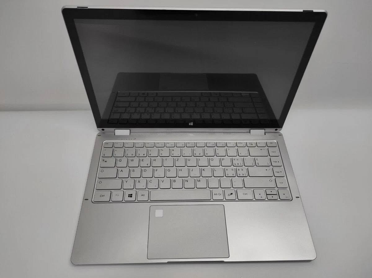 عندي لابتوب TrekStor Primebook C13B

ذاكرة الوصول العشوائي (RAM): بسعة 4 جيجابايت من نوع DDR3.

التخزين الداخلي: بسعة 64 جيجابايت من نوع eMMC السريع نسبياً مقارنة بالقرص الصلب العادي. 

الشاشة: قياس 13.3 بوصة بدقة Full HD (1920x1080) تعمل باللمس وتدعم 10 نقاط لمس متعددة، وتأتي بلوحة IPS لزوايا رؤية واضحة وألوان جيدة.

سعرة 120 الف قفل مناسب للالعاب والدراسة 

للتواصل والاستفسار 
***********
