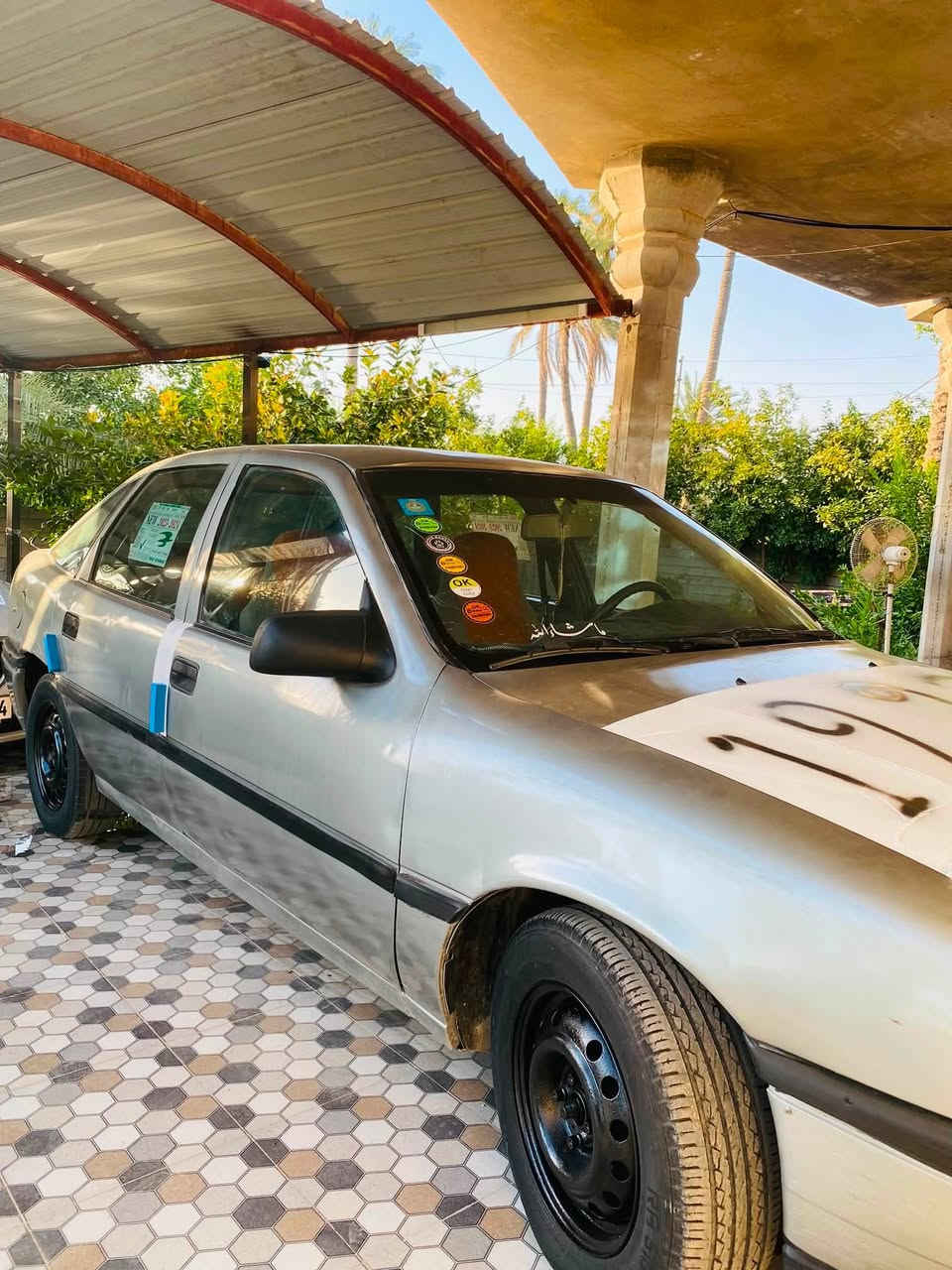 ياالله السلام عليكم اوبل فكترا للبيع رقم انبار نكليزي شرط تحويل ثاني يوم موديل 1993 حجم18دوش المرغوب شرط كير ومحرك  سياره مصبوغه جماليه بدون ضربه بدون قطره خياس تخم تاير جديد 🆕 صدر جديد 🆕 كهربائيات كلها شغاله كيجات كله شغال داخلها نضيف سياره بدون نقص نص نكره ترايك200 سياره ناعمه بشكل بالواقع احلى من صور سعرها 28وبيها مجال للشراي مكانها صلاح الدين قضاء الضلوعية للاستفسار اتصل وبيك خير وتدلل***********☎️بي وتساب
