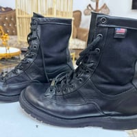 بسطال امريكي حجم مستخدم قياس ٤٣ ونص سعره قفل ٦٠ الف مكاني المنصور ٠٧٧٣...