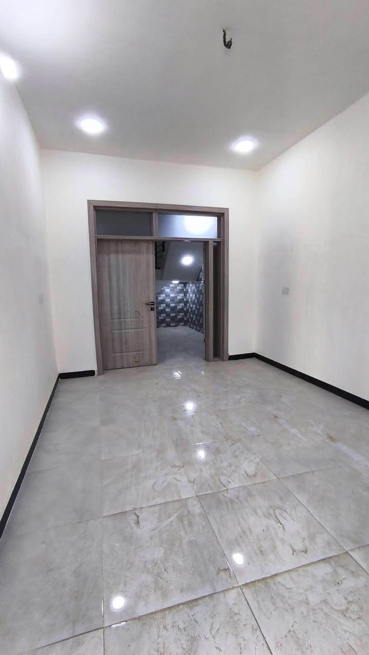🏠دار للبيع مساحه ١٠٥ متر
مواصفات الدار 

صالتين 
غرف نوم 3 
مطبخ 
استقبال 
صحيات داخليه خارجيه 
طـابو صرف بناء كونكريت 

بنـاء حديث غيـر مسكون جاهز للسكن 

عنوان الدار حي الفرات خلف كليه الطب 
للاستفسار اكثر خاص 
او الاتصال ***********
