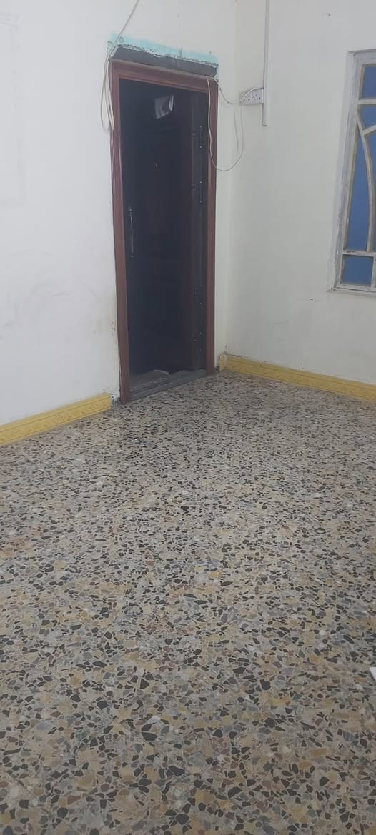 شقه درج للايجار في الجنينه تحتوي على غرفه وديوانيه وصاله ومطبخ وصحيات السعر 400 شامل الماء والكهرباء
واتس ***********
